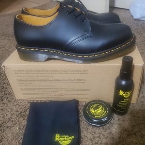 1461 Dr Martens + Shoe Care Kit